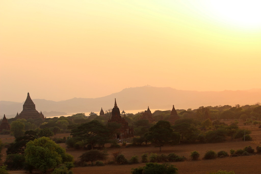 Sonnenuntergang auf der Shwe San Daw Pagode