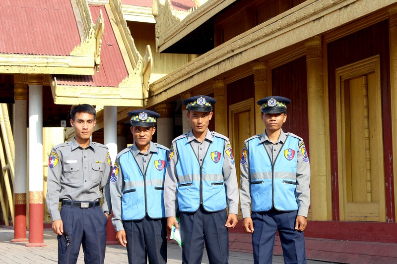 Touristenpolizei im Königspalast