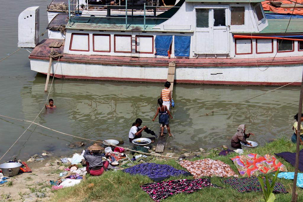 Flussleben in Mandalay