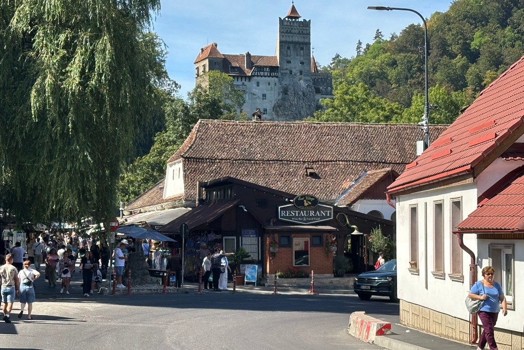 Bran Zentrum mit Blick auf das Dracula Schloss
